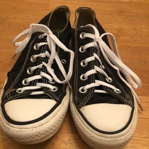 Converse sneakers nice cond unisex W6, M4 nice